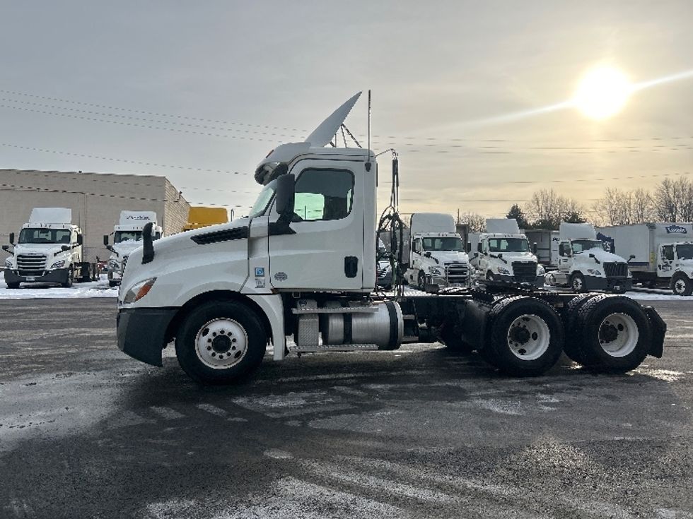 Day Cab Tractor-Heavy Duty Tractors-Freightliner-2020-T12664ST-Middlefield-OH-407,038\n\t\tmiles-$ 47,000 - Image 4