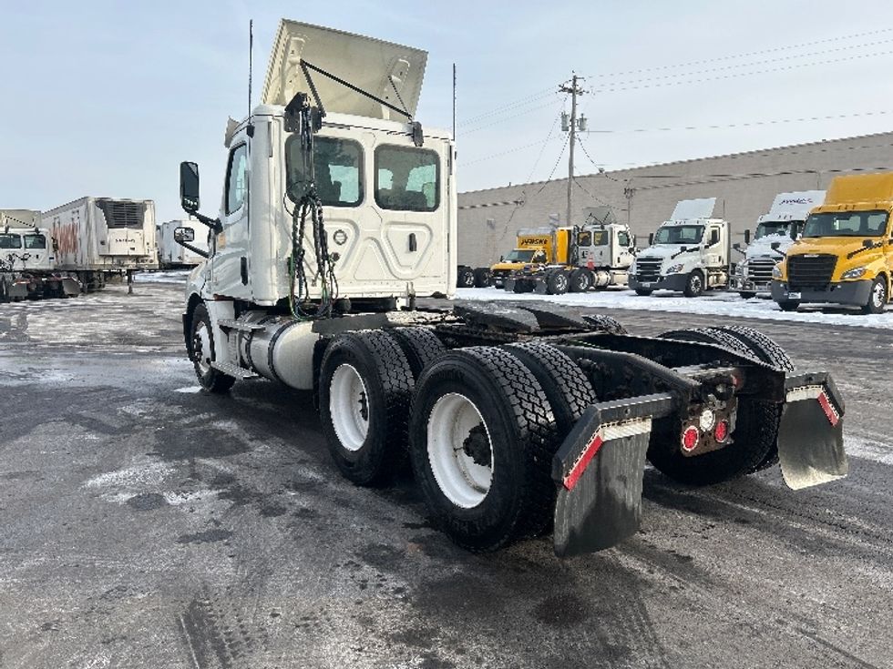 Day Cab Tractor-Heavy Duty Tractors-Freightliner-2020-T12664ST-Middlefield-OH-407,038\n\t\tmiles-$ 47,000 - Image 5