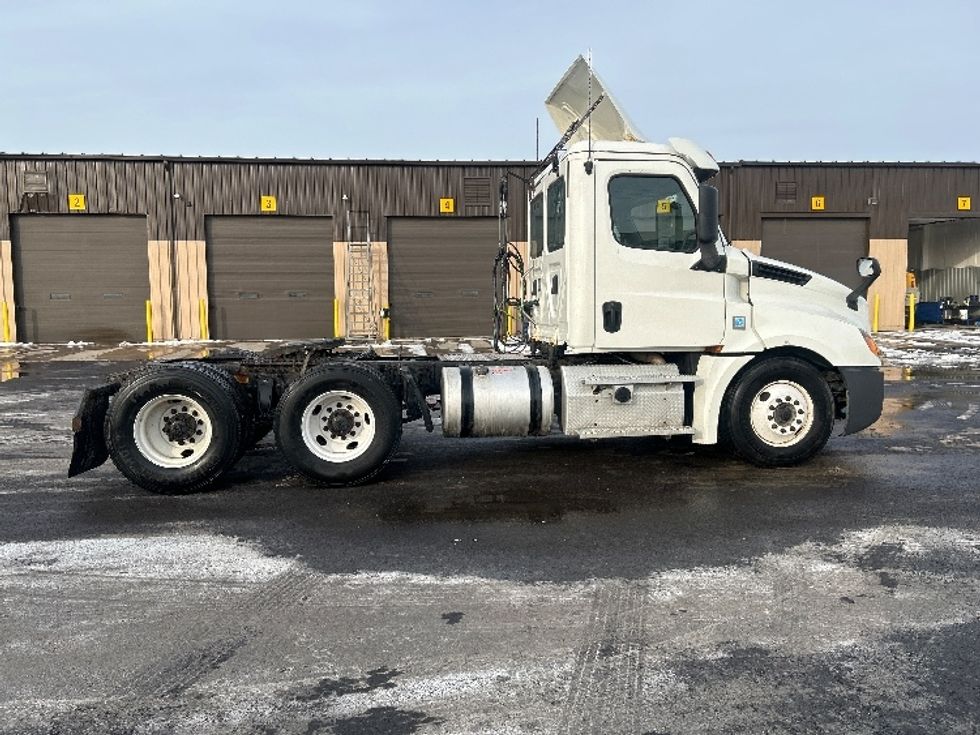 Day Cab Tractor-Heavy Duty Tractors-Freightliner-2020-T12664ST-Middlefield-OH-407,038\n\t\tmiles-$ 47,000 - Image 8