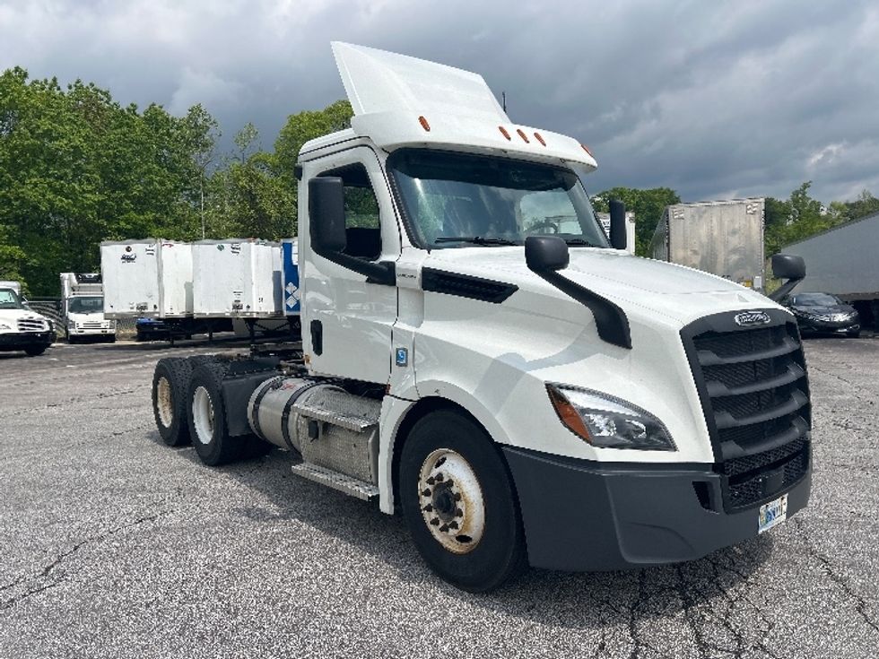 Day Cab Tractor-Heavy Duty Tractors-Freightliner-2020-T12664ST-Middlefield-OH-470,489\n\t\tmiles-$ 45,750 - Image 1