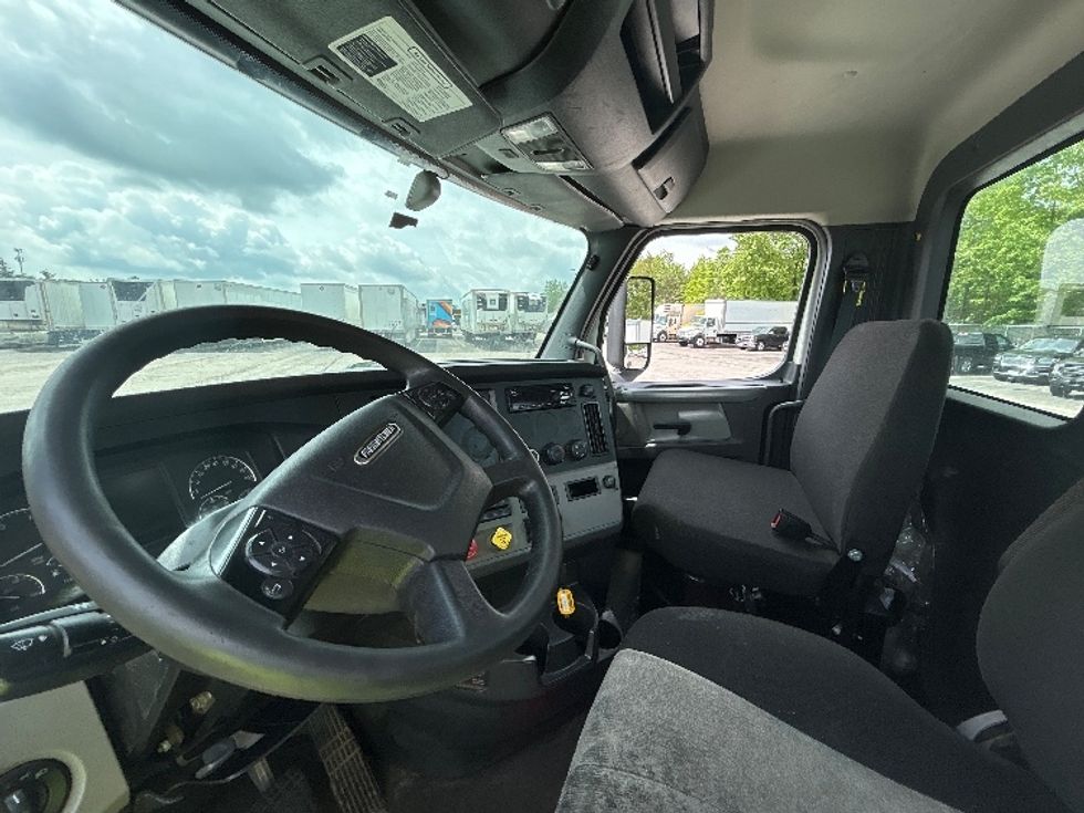 Day Cab Tractor-Heavy Duty Tractors-Freightliner-2020-T12664ST-Middlefield-OH-470,489\n\t\tmiles-$ 45,750 - Image 10