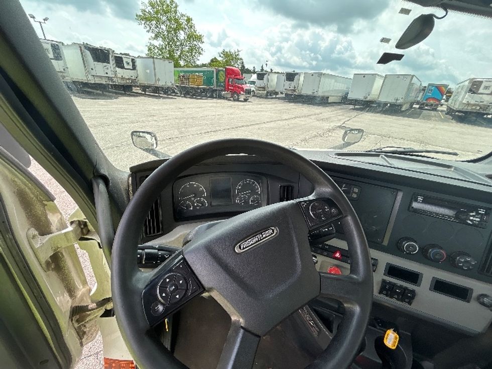 Day Cab Tractor-Heavy Duty Tractors-Freightliner-2020-T12664ST-Middlefield-OH-470,489\n\t\tmiles-$ 45,750 - Image 11