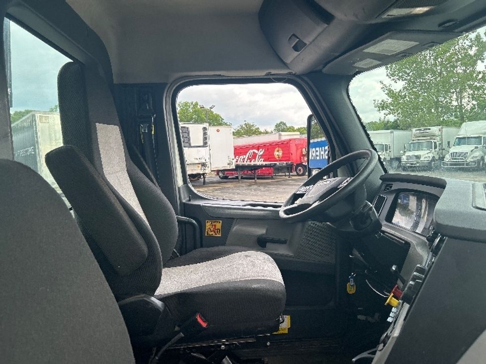 Day Cab Tractor-Heavy Duty Tractors-Freightliner-2020-T12664ST-Middlefield-OH-470,489\n\t\tmiles-$ 45,750 - Image 14