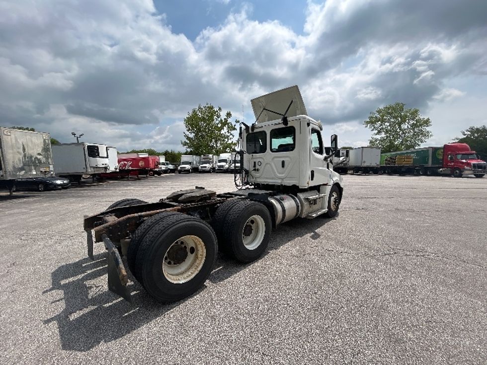 Day Cab Tractor-Heavy Duty Tractors-Freightliner-2020-T12664ST-Middlefield-OH-470,489\n\t\tmiles-$ 45,750 - Image 7
