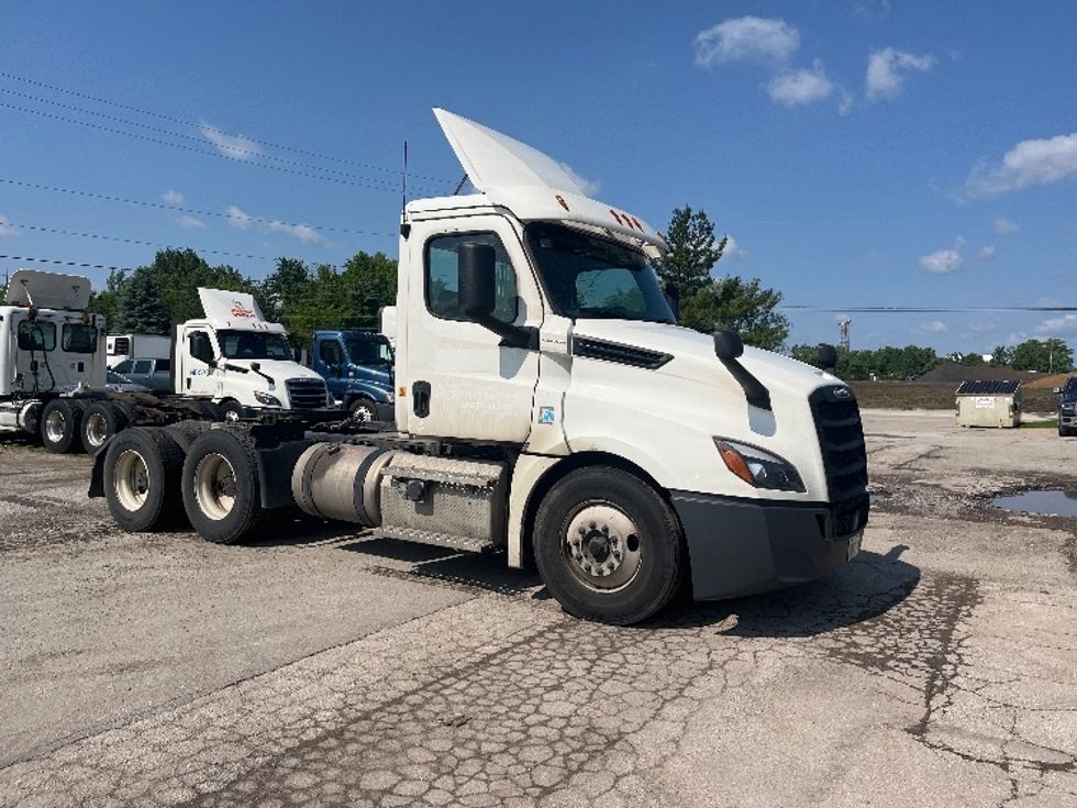 Day Cab Tractor-Heavy Duty Tractors-Freightliner-2020-T12664ST-Middlefield-OH-472,493\n\t\tmiles-$ 48,000 - Image 1