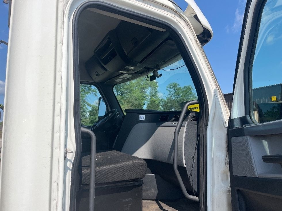 Day Cab Tractor-Heavy Duty Tractors-Freightliner-2020-T12664ST-Middlefield-OH-472,493\n\t\tmiles-$ 48,000 - Image 12