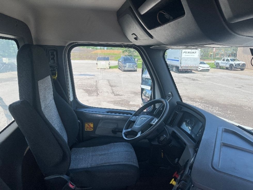 Day Cab Tractor-Heavy Duty Tractors-Freightliner-2020-T12664ST-Middlefield-OH-472,493\n\t\tmiles-$ 48,000 - Image 14