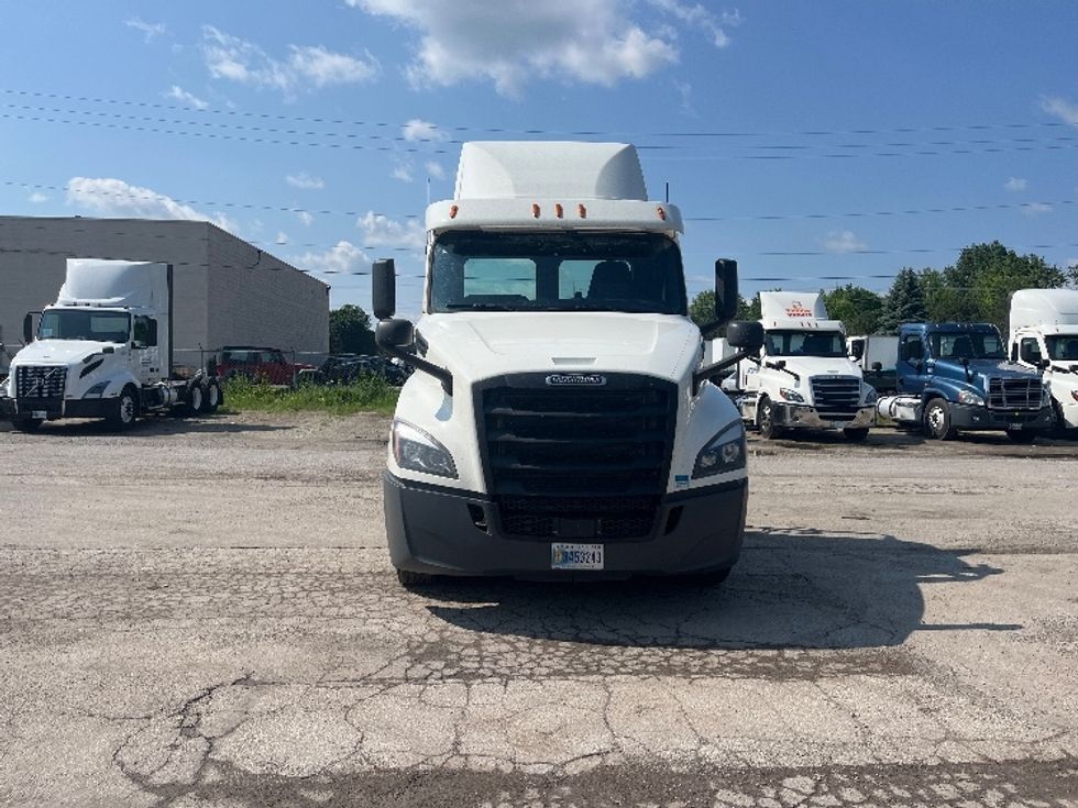 Day Cab Tractor-Heavy Duty Tractors-Freightliner-2020-T12664ST-Middlefield-OH-472,493\n\t\tmiles-$ 48,000 - Image 2