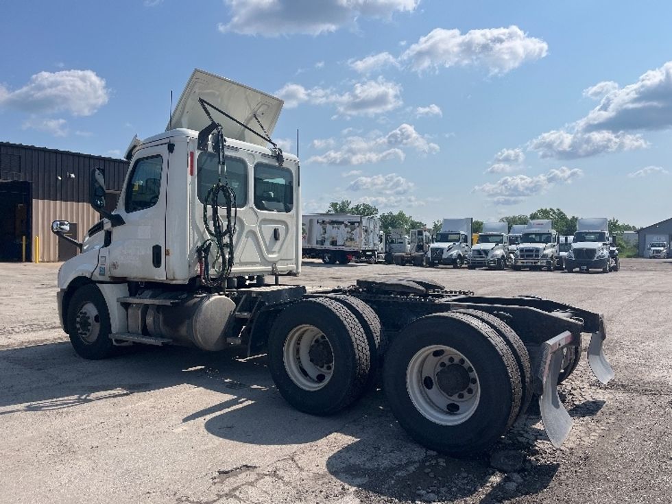 Day Cab Tractor-Heavy Duty Tractors-Freightliner-2020-T12664ST-Middlefield-OH-472,493\n\t\tmiles-$ 48,000 - Image 5
