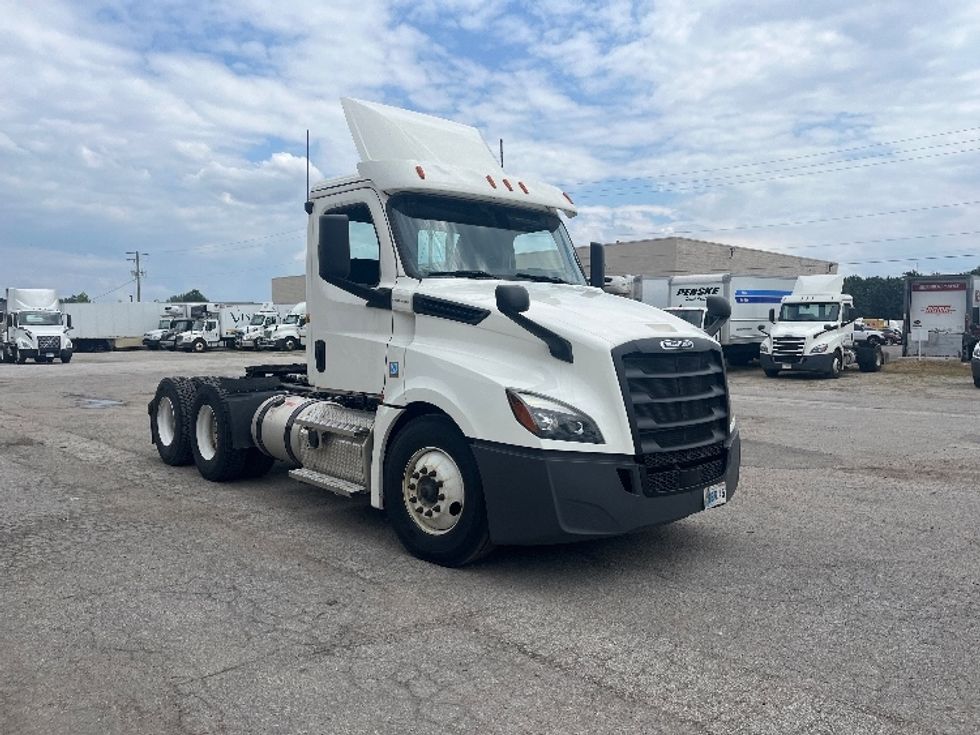 Day Cab Tractor-Heavy Duty Tractors-Freightliner-2020-T12664ST-Middlefield-OH-493,442\n\t\tmiles-$ 44,000 - Image 1