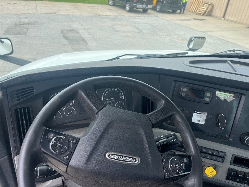 Day Cab Tractor-Heavy Duty Tractors-Freightliner-2020-T12664ST-Middlefield-OH-493,442\n\t\tmiles-$ 44,000 - Image 11