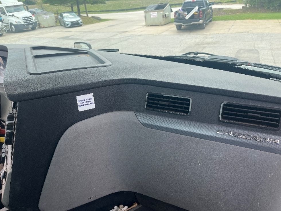 Day Cab Tractor-Heavy Duty Tractors-Freightliner-2020-T12664ST-Middlefield-OH-493,442\n\t\tmiles-$ 44,000 - Image 13