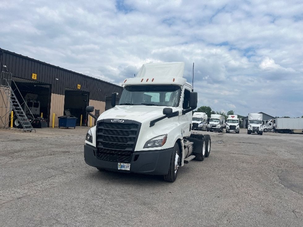 Day Cab Tractor-Heavy Duty Tractors-Freightliner-2020-T12664ST-Middlefield-OH-493,442\n\t\tmiles-$ 44,000 - Image 3