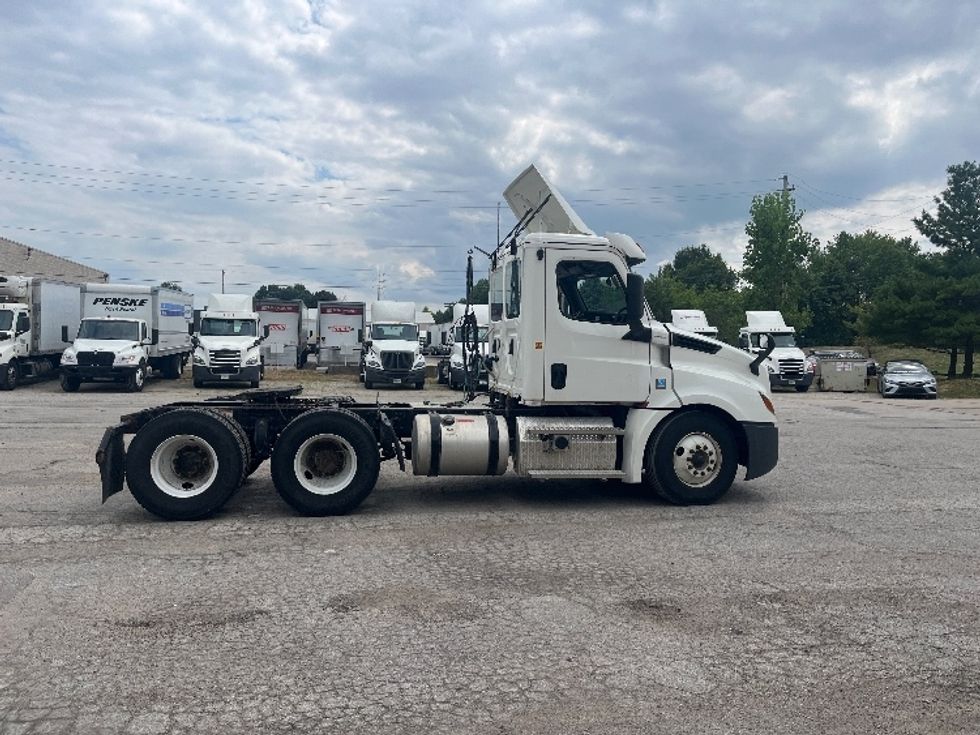 Day Cab Tractor-Heavy Duty Tractors-Freightliner-2020-T12664ST-Middlefield-OH-493,442\n\t\tmiles-$ 44,000 - Image 8