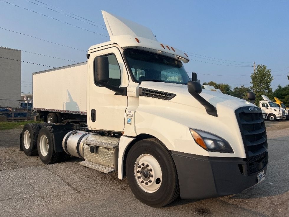 Day Cab Tractor-Heavy Duty Tractors-Freightliner-2020-T12664ST-Middlefield-OH-510,974\n\t\tmiles-$ 42,500 - Image 1
