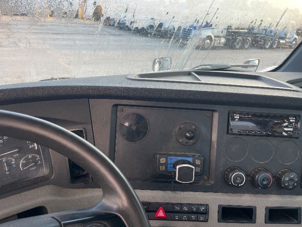 Day Cab Tractor-Heavy Duty Tractors-Freightliner-2020-T12664ST-Middlefield-OH-510,974\n\t\tmiles-$ 42,500 - Image 11