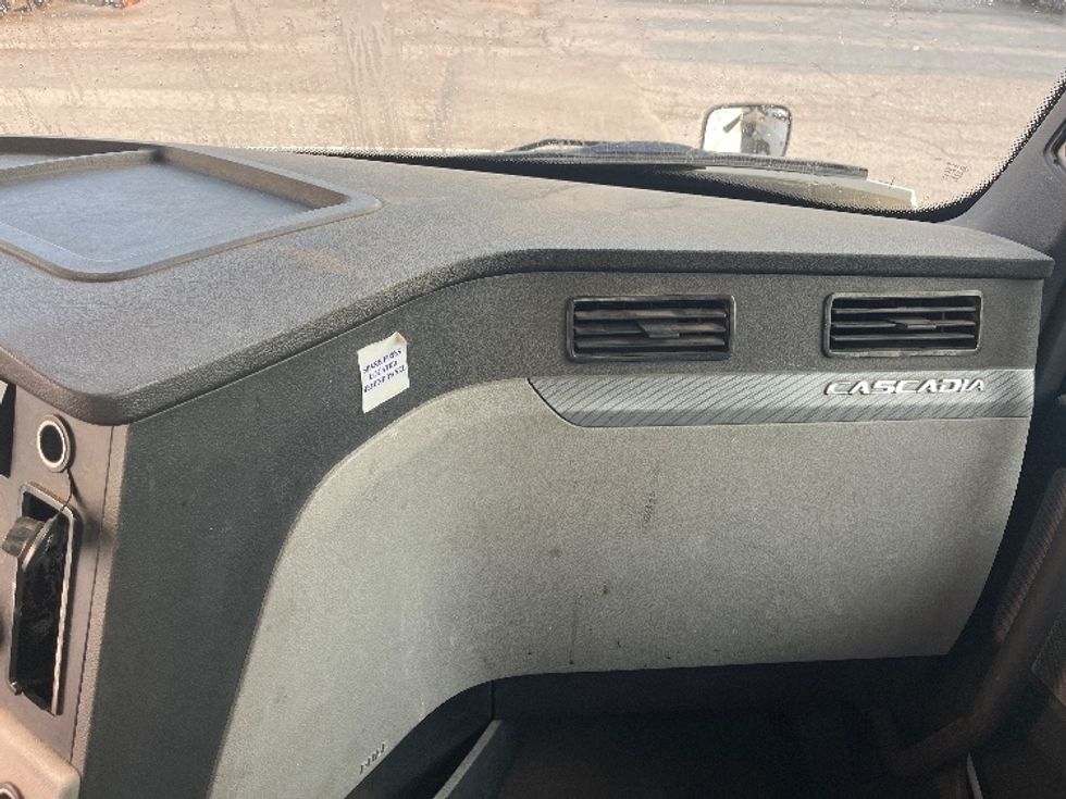 Day Cab Tractor-Heavy Duty Tractors-Freightliner-2020-T12664ST-Middlefield-OH-510,974\n\t\tmiles-$ 42,500 - Image 12
