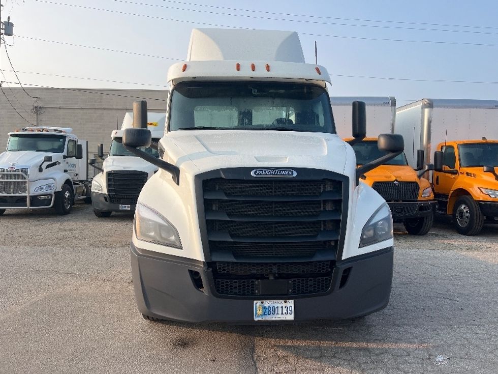 Day Cab Tractor-Heavy Duty Tractors-Freightliner-2020-T12664ST-Middlefield-OH-510,974\n\t\tmiles-$ 42,500 - Image 2