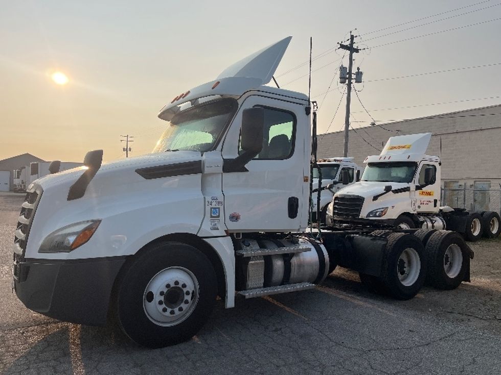 Day Cab Tractor-Heavy Duty Tractors-Freightliner-2020-T12664ST-Middlefield-OH-510,974\n\t\tmiles-$ 42,500 - Image 3