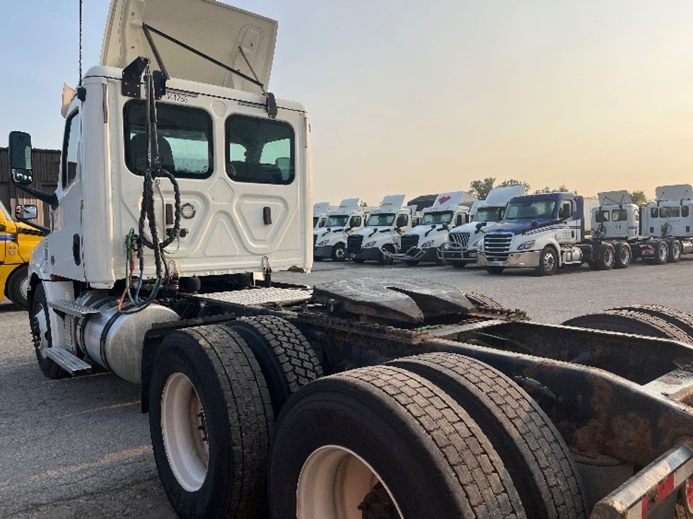 Day Cab Tractor-Heavy Duty Tractors-Freightliner-2020-T12664ST-Middlefield-OH-510,974\n\t\tmiles-$ 42,500 - Image 5