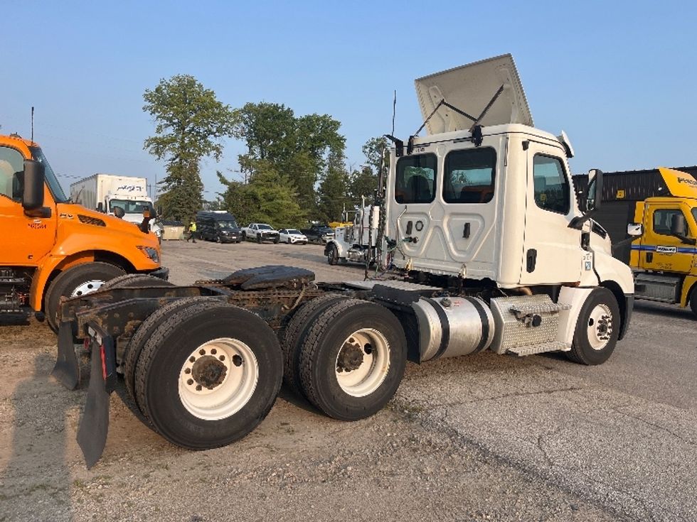 Day Cab Tractor-Heavy Duty Tractors-Freightliner-2020-T12664ST-Middlefield-OH-510,974\n\t\tmiles-$ 42,500 - Image 7