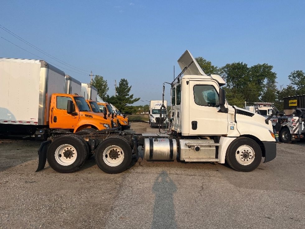 Day Cab Tractor-Heavy Duty Tractors-Freightliner-2020-T12664ST-Middlefield-OH-510,974\n\t\tmiles-$ 42,500 - Image 8