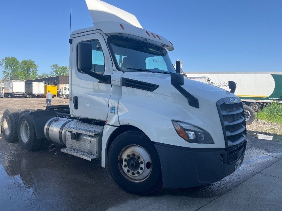 Day Cab Tractor-Heavy Duty Tractors-Freightliner-2020-T12664ST-Middlefield-OH-519,009\n\t\tmiles-$ 42,000 - Image 1