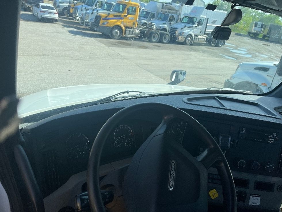 Day Cab Tractor-Heavy Duty Tractors-Freightliner-2020-T12664ST-Middlefield-OH-519,009\n\t\tmiles-$ 42,000 - Image 10
