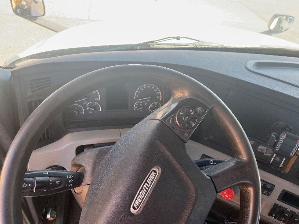 Day Cab Tractor-Heavy Duty Tractors-Freightliner-2020-T12664ST-Middlefield-OH-519,009\n\t\tmiles-$ 42,000 - Image 11