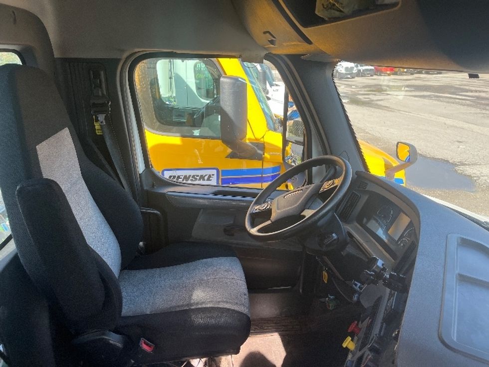 Day Cab Tractor-Heavy Duty Tractors-Freightliner-2020-T12664ST-Middlefield-OH-519,009\n\t\tmiles-$ 42,000 - Image 14