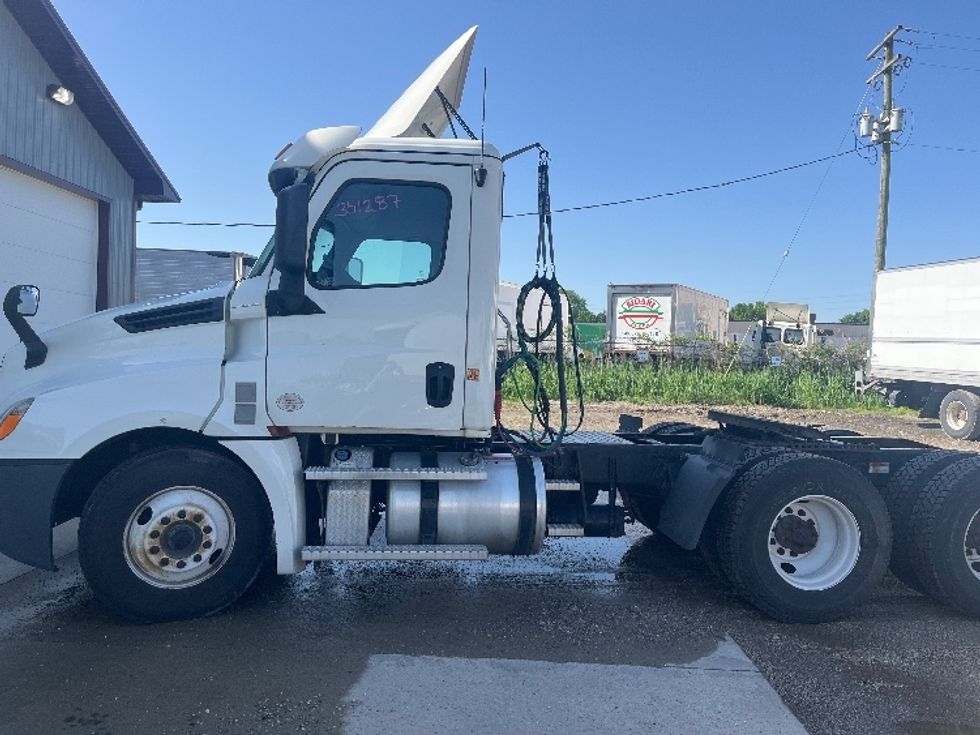 Day Cab Tractor-Heavy Duty Tractors-Freightliner-2020-T12664ST-Middlefield-OH-519,009\n\t\tmiles-$ 42,000 - Image 4