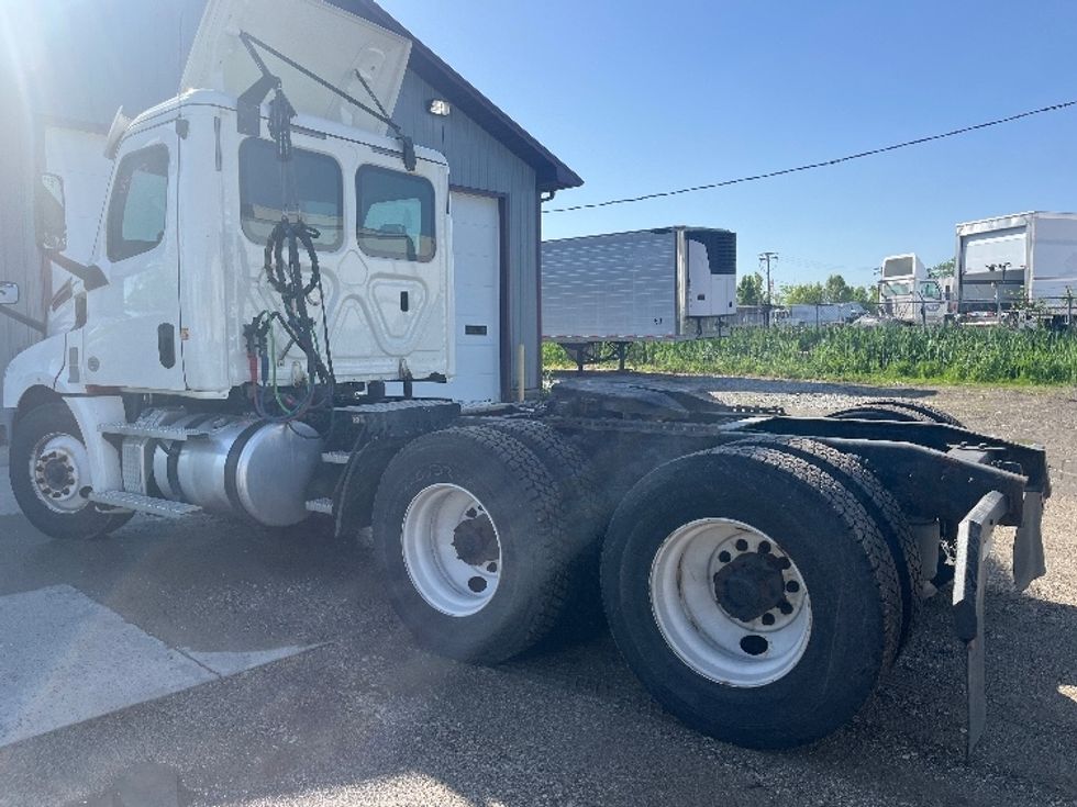 Day Cab Tractor-Heavy Duty Tractors-Freightliner-2020-T12664ST-Middlefield-OH-519,009\n\t\tmiles-$ 42,000 - Image 5