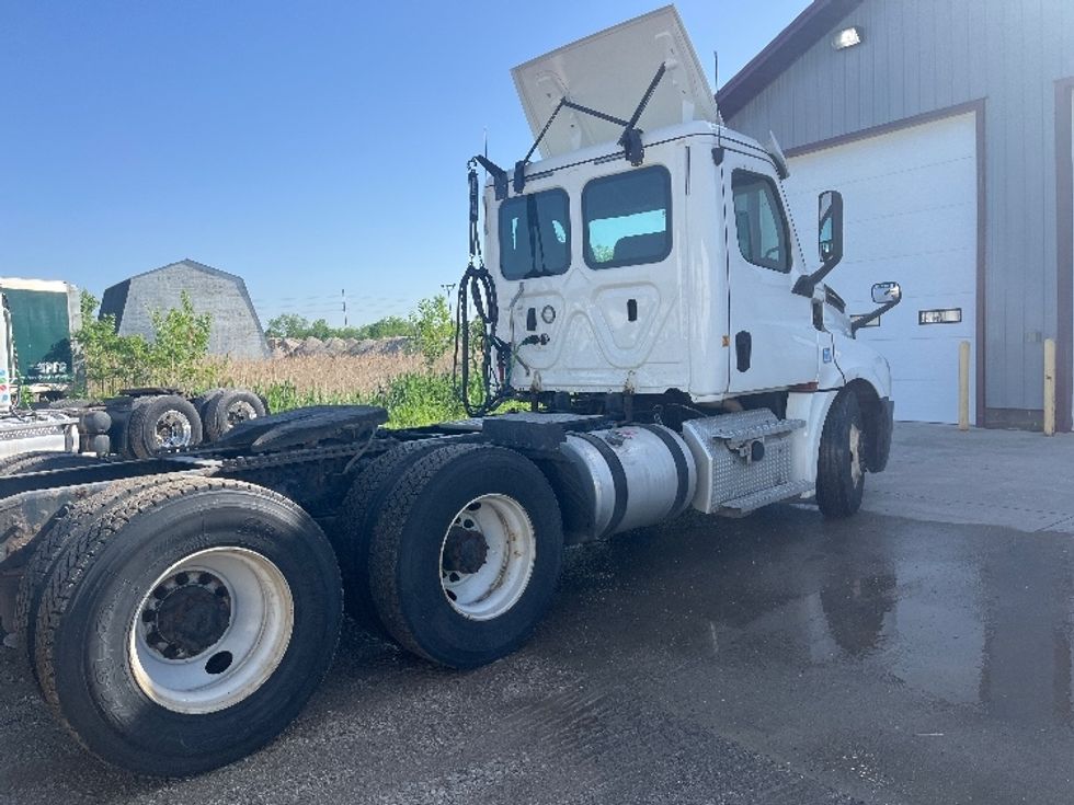 Day Cab Tractor-Heavy Duty Tractors-Freightliner-2020-T12664ST-Middlefield-OH-519,009\n\t\tmiles-$ 42,000 - Image 7