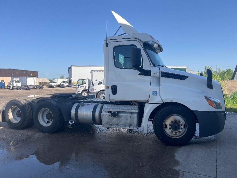 Day Cab Tractor-Heavy Duty Tractors-Freightliner-2020-T12664ST-Middlefield-OH-519,009\n\t\tmiles-$ 42,000 - Image 8