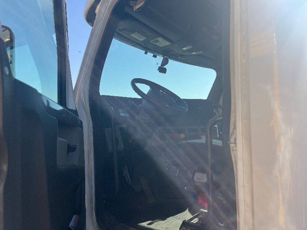 Day Cab Tractor-Heavy Duty Tractors-Freightliner-2020-T12664ST-Middlefield-OH-519,009\n\t\tmiles-$ 42,000 - Image 9