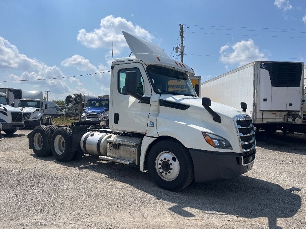 Day Cab Tractor-Heavy Duty Tractors-Freightliner-2020-T12664ST-Middlefield-OH-522,598\n\t\tmiles-$ 41,500 - Image 1