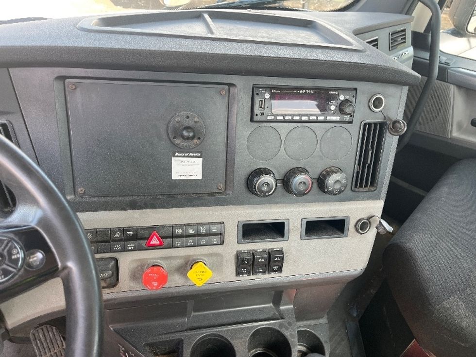 Day Cab Tractor-Heavy Duty Tractors-Freightliner-2020-T12664ST-Middlefield-OH-522,598\n\t\tmiles-$ 41,500 - Image 11