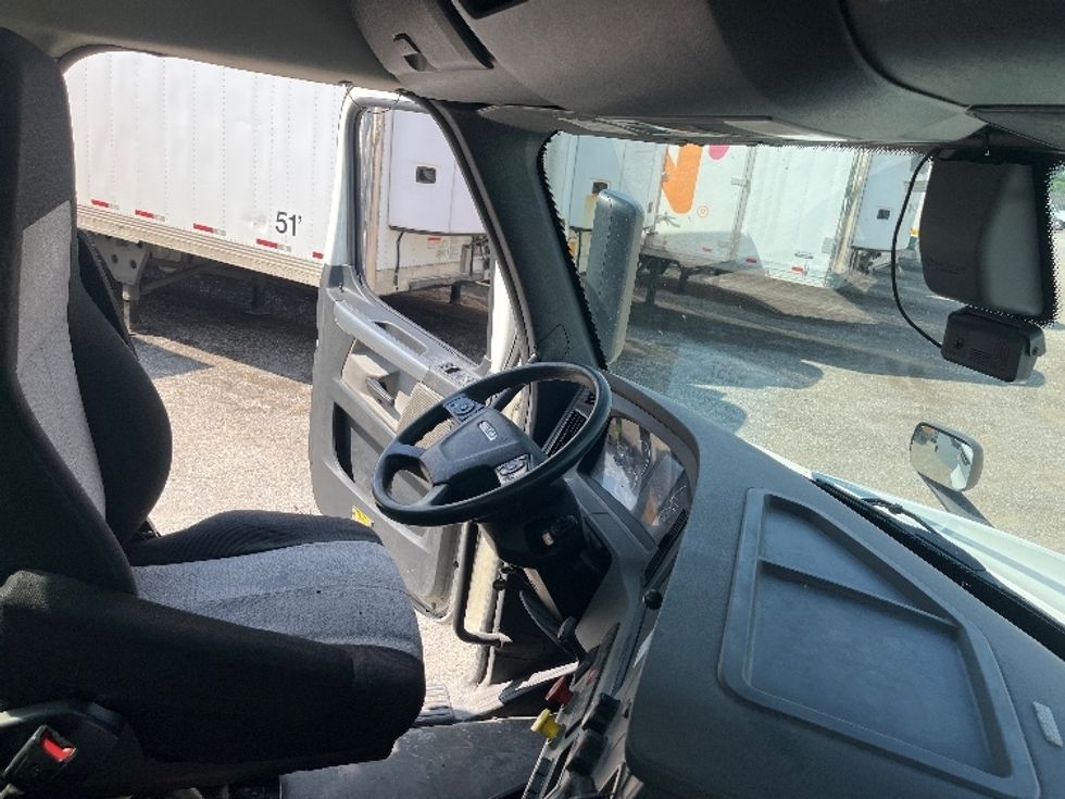 Day Cab Tractor-Heavy Duty Tractors-Freightliner-2020-T12664ST-Middlefield-OH-522,598\n\t\tmiles-$ 41,500 - Image 14