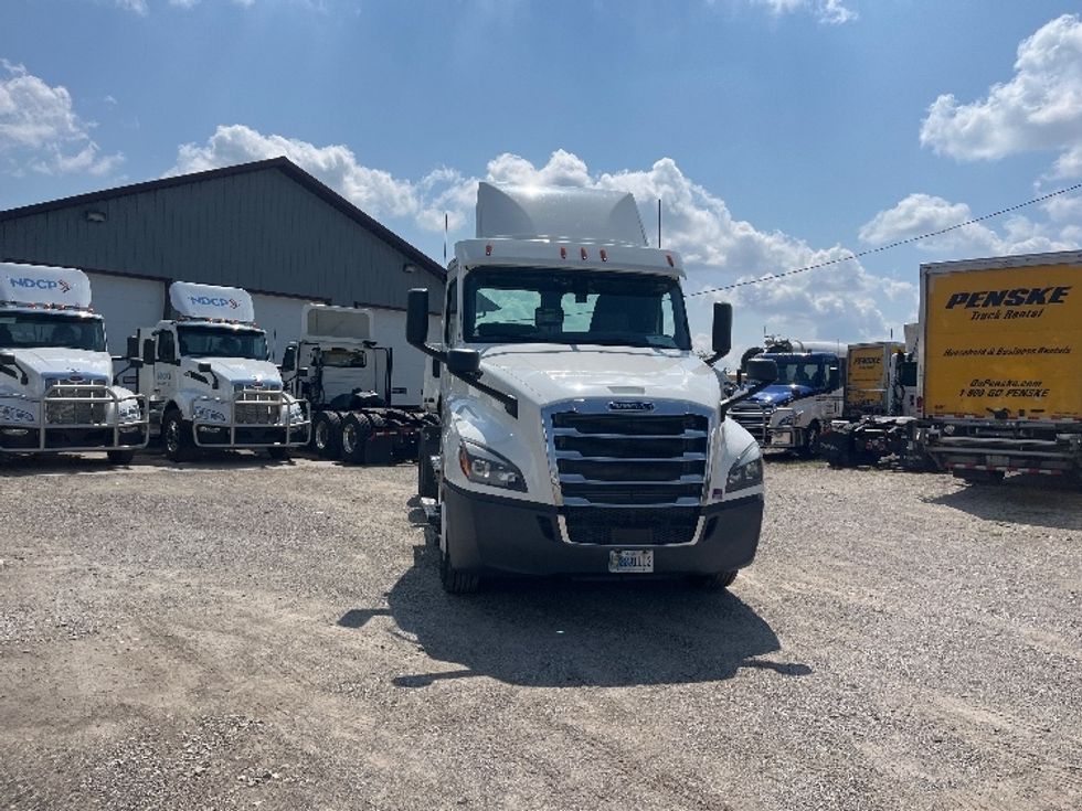 Day Cab Tractor-Heavy Duty Tractors-Freightliner-2020-T12664ST-Middlefield-OH-522,598\n\t\tmiles-$ 41,500 - Image 2