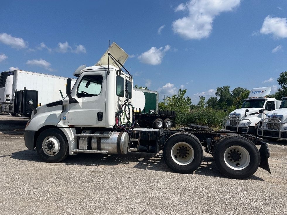 Day Cab Tractor-Heavy Duty Tractors-Freightliner-2020-T12664ST-Middlefield-OH-522,598\n\t\tmiles-$ 41,500 - Image 4
