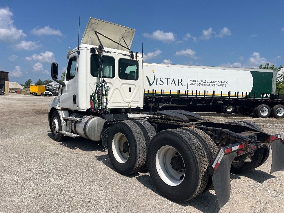 Day Cab Tractor-Heavy Duty Tractors-Freightliner-2020-T12664ST-Middlefield-OH-522,598\n\t\tmiles-$ 41,500 - Image 5