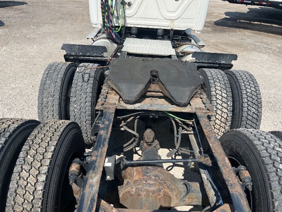 Day Cab Tractor-Heavy Duty Tractors-Freightliner-2020-T12664ST-Middlefield-OH-522,598\n\t\tmiles-$ 41,500 - Image 6