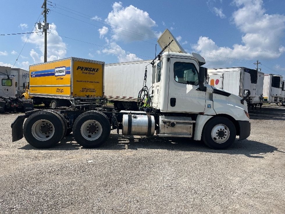 Day Cab Tractor-Heavy Duty Tractors-Freightliner-2020-T12664ST-Middlefield-OH-522,598\n\t\tmiles-$ 41,500 - Image 8