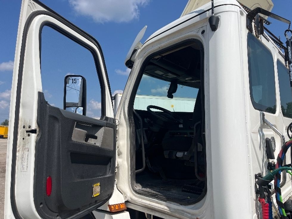 Day Cab Tractor-Heavy Duty Tractors-Freightliner-2020-T12664ST-Middlefield-OH-522,598\n\t\tmiles-$ 41,500 - Image 9