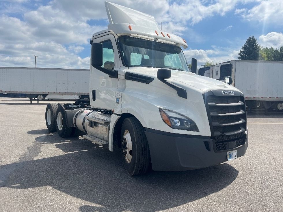 Day Cab Tractor-Heavy Duty Tractors-Freightliner-2020-T12664ST-Middlefield-OH-530,880\n\t\tmiles-$ 41,000 - Image 1