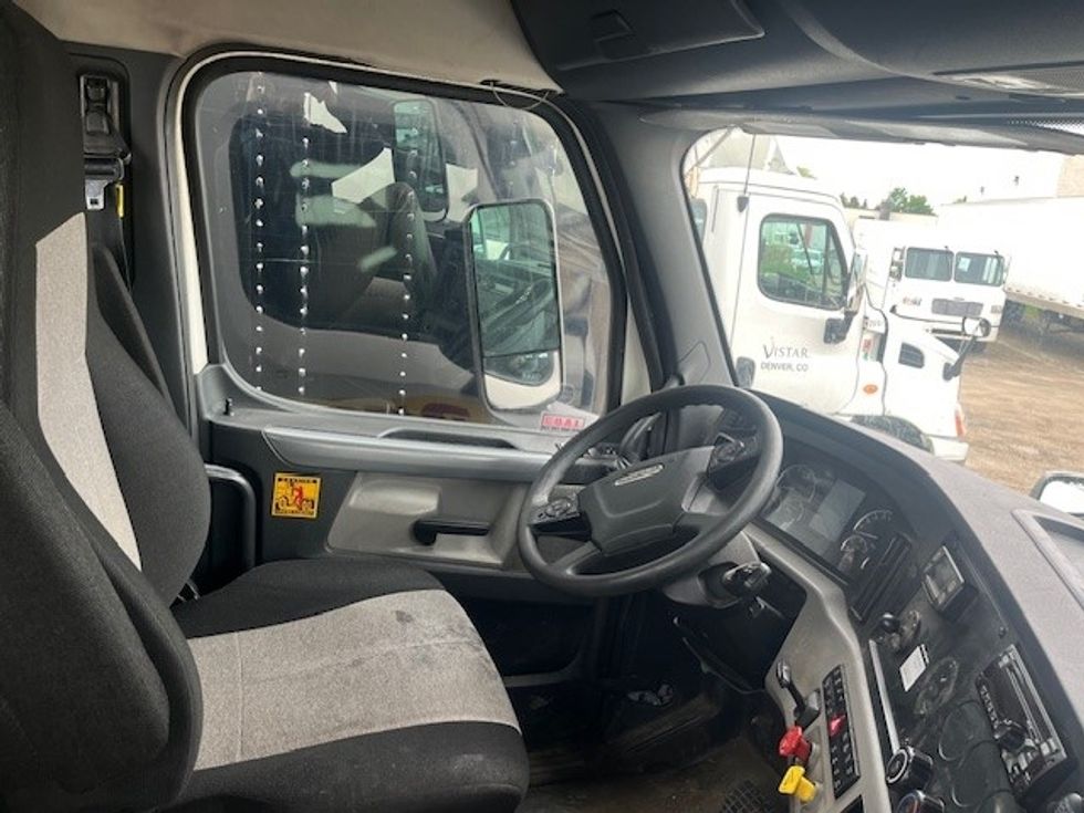 Day Cab Tractor-Heavy Duty Tractors-Freightliner-2020-T12664ST-Middlefield-OH-530,880\n\t\tmiles-$ 41,000 - Image 13