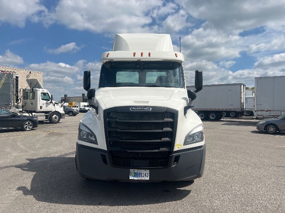 Day Cab Tractor-Heavy Duty Tractors-Freightliner-2020-T12664ST-Middlefield-OH-530,880\n\t\tmiles-$ 41,000 - Image 2