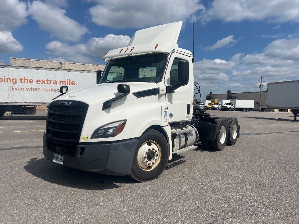 Day Cab Tractor-Heavy Duty Tractors-Freightliner-2020-T12664ST-Middlefield-OH-530,880\n\t\tmiles-$ 41,000 - Image 3