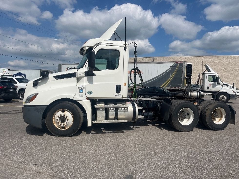 Day Cab Tractor-Heavy Duty Tractors-Freightliner-2020-T12664ST-Middlefield-OH-530,880\n\t\tmiles-$ 41,000 - Image 4