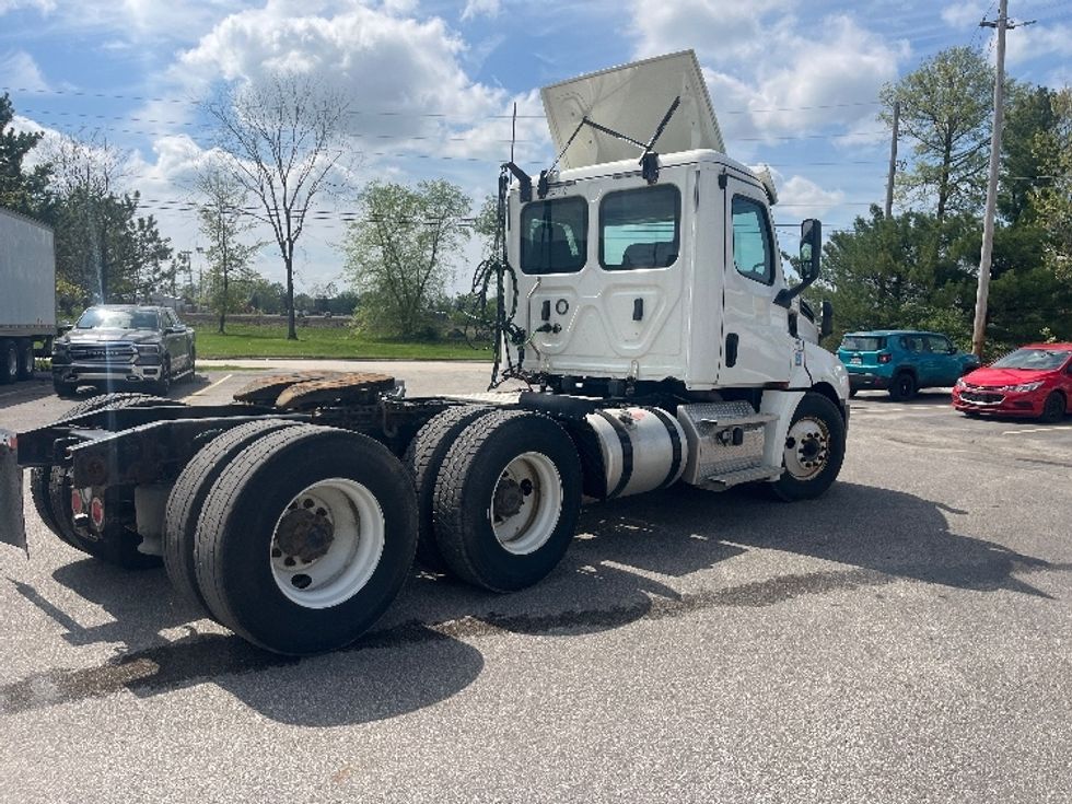 Day Cab Tractor-Heavy Duty Tractors-Freightliner-2020-T12664ST-Middlefield-OH-530,880\n\t\tmiles-$ 41,000 - Image 7